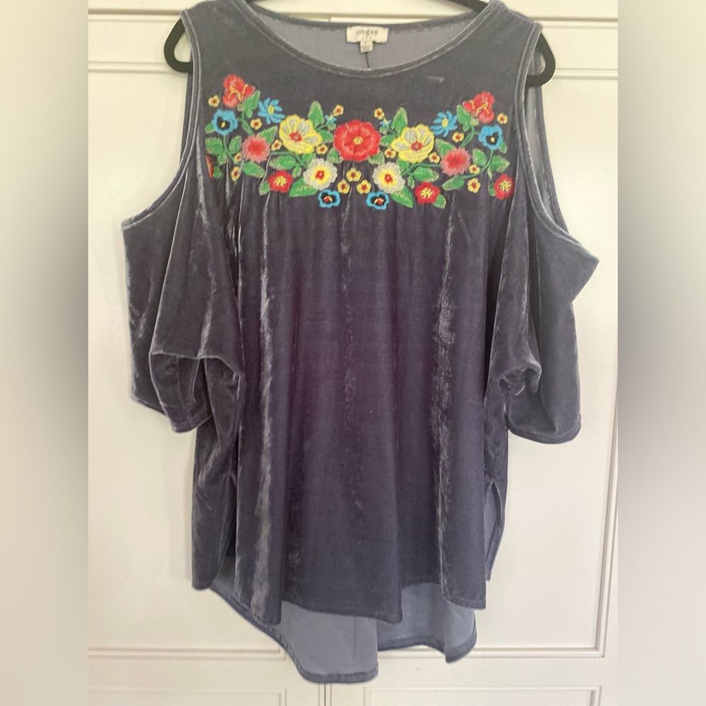 UMGEE VELVET OPEN SHOULDER EMBROIDERED TOP. SIZE LARGE
